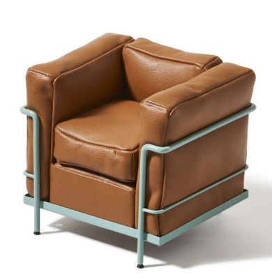 Brauner Cassina Le Miniature Sessel mit hellblauem Gestell, Miniatur-Designmöbel für Sammler.